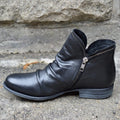 Black (Almost sold out)